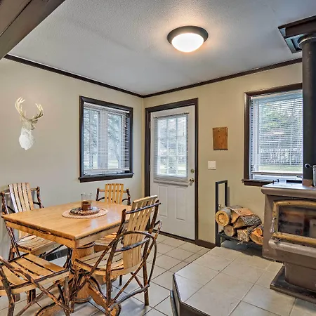 Gaylord Home With Fire Pit - 3 Mi To Otsego Lake!-2