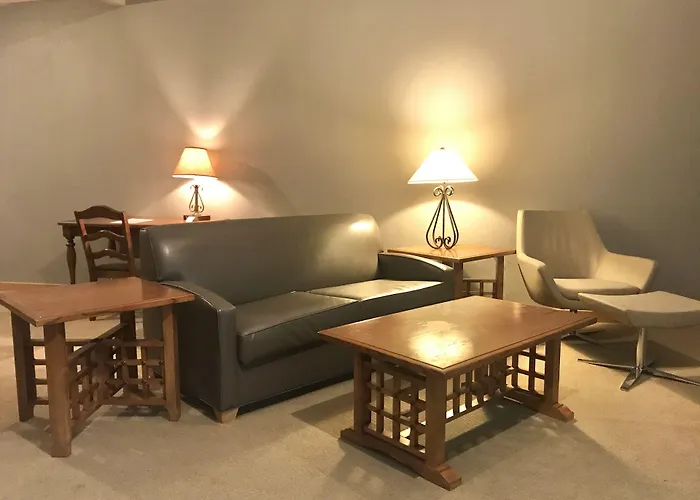 Hotel with pool: Treetops Resort