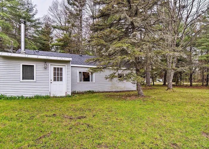Gaylord Home With Fire Pit - 3 Mi To Otsego Lake!